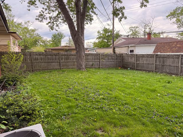 185 Pleasant Drive, Chicago Heights, IL 60411