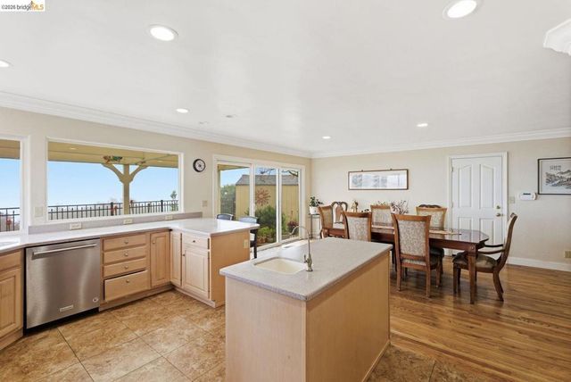 5143 5143 Saddle Brook DR, Oakland, CA 94619