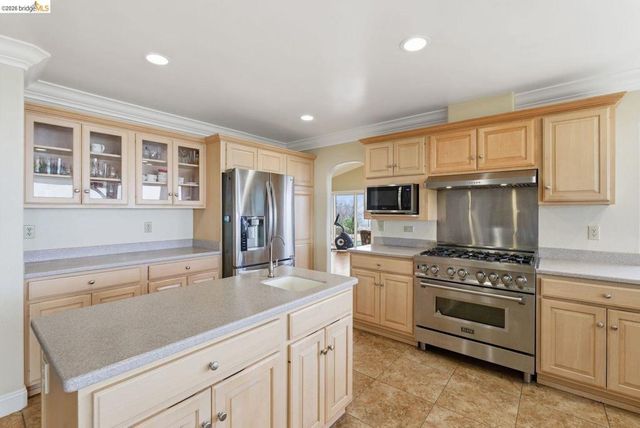 5143 5143 Saddle Brook DR, Oakland, CA 94619