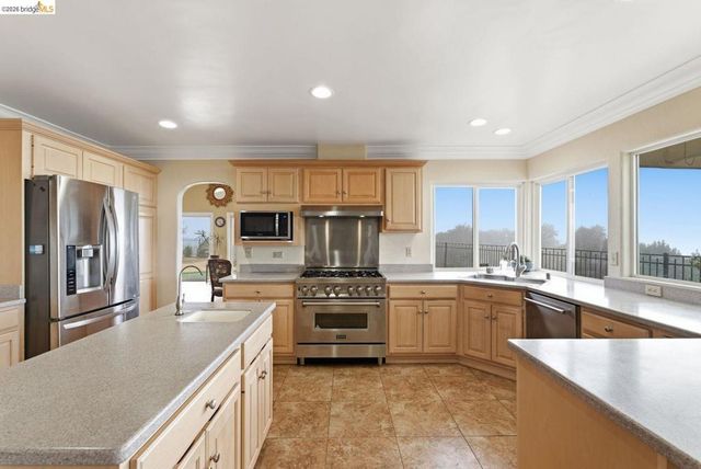 5143 5143 Saddle Brook DR, Oakland, CA 94619