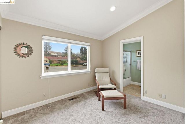 5143 5143 Saddle Brook DR, Oakland, CA 94619