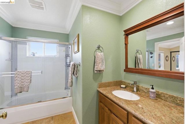 5143 5143 Saddle Brook DR, Oakland, CA 94619