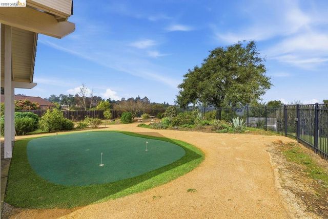 5143 5143 Saddle Brook DR, Oakland, CA 94619