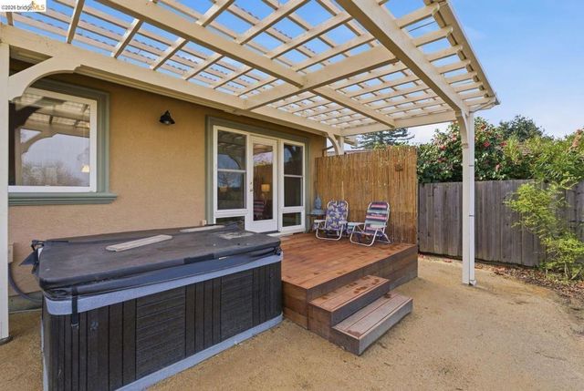 5143 5143 Saddle Brook DR, Oakland, CA 94619