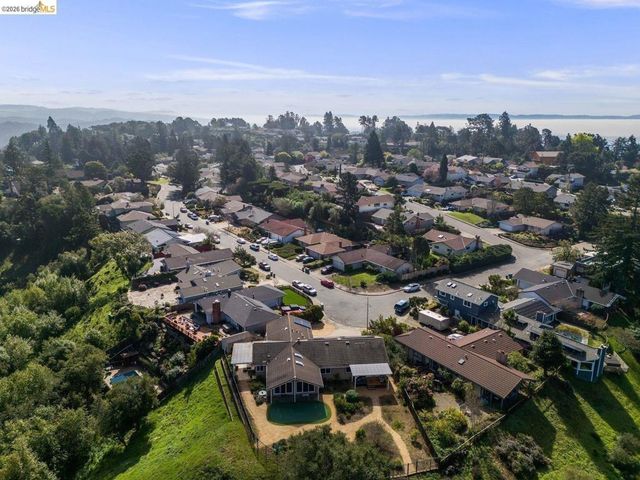 5143 5143 Saddle Brook DR, Oakland, CA 94619