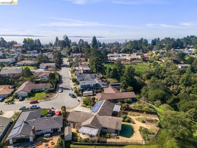 5143 5143 Saddle Brook DR, Oakland, CA 94619