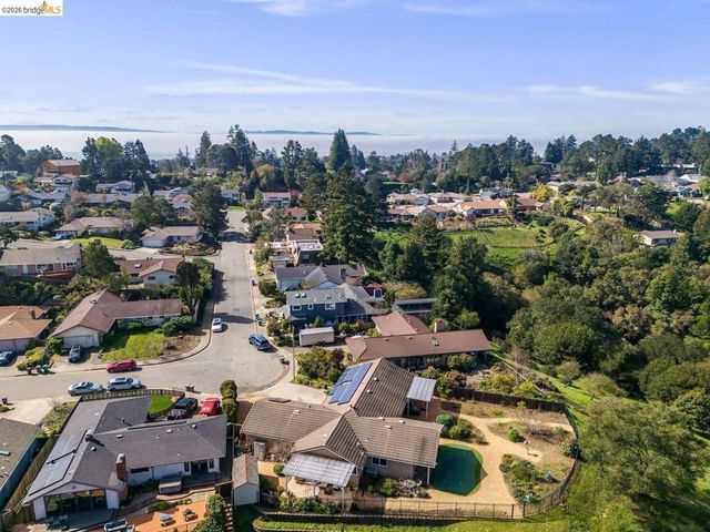 5143 5143 Saddle Brook DR, Oakland, CA 94619