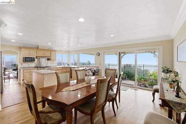 5143 5143 Saddle Brook DR, Oakland, CA 94619