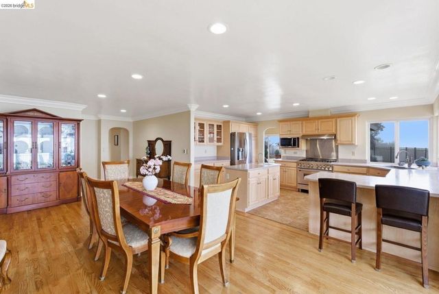 5143 5143 Saddle Brook DR, Oakland, CA 94619