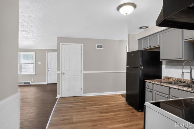 9765 Colony Drive, St Louis, MO 63137