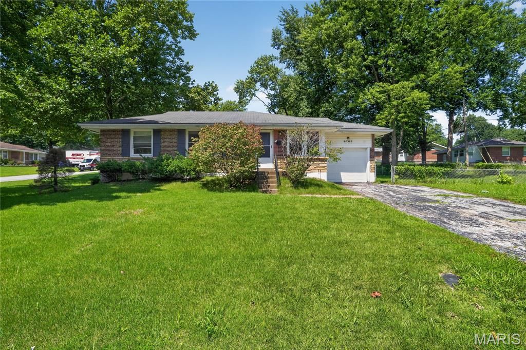 9765 Colony Drive, St Louis, MO 63137