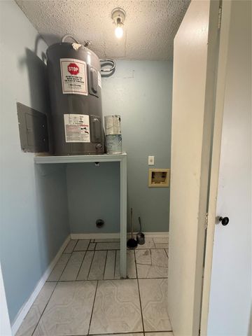 7402 Alabonson Road 407, Houston, TX 77088