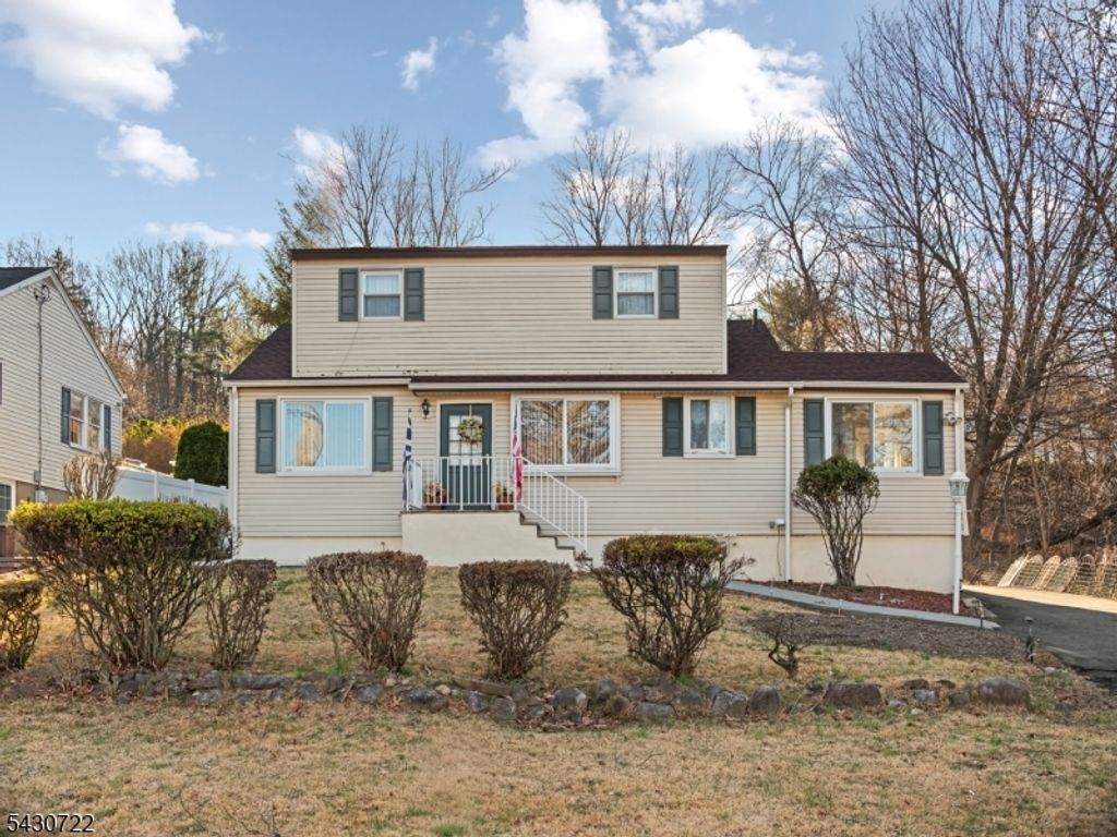 544 Goffle Hill Rd, Hawthorne Boro, NJ 07506