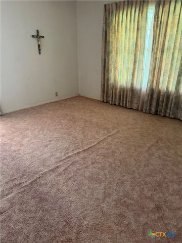 306 Avalon Avenue, Port Lavaca, TX 77979