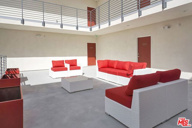 6925 Knowlton Place 401, Los Angeles, CA 90045