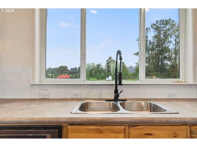 29 LITTLE ISLAND Ln, Cathlamet, WA 98612