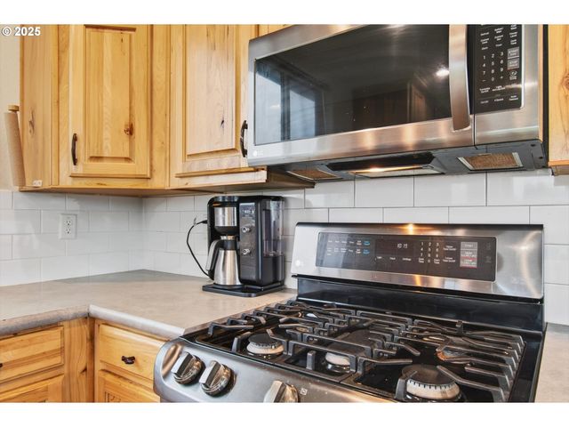 29 LITTLE ISLAND Ln, Cathlamet, WA 98612