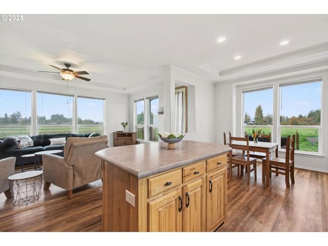 29 LITTLE ISLAND Ln, Cathlamet, WA 98612