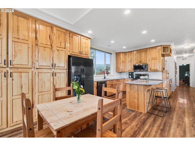 29 LITTLE ISLAND Ln, Cathlamet, WA 98612