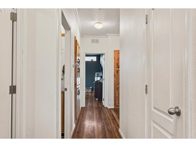 29 LITTLE ISLAND Ln, Cathlamet, WA 98612