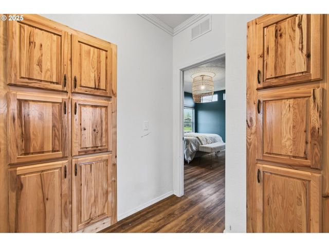 29 LITTLE ISLAND Ln, Cathlamet, WA 98612