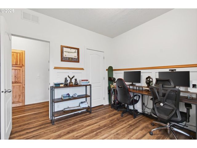 29 LITTLE ISLAND Ln, Cathlamet, WA 98612