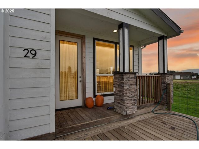 29 LITTLE ISLAND Ln, Cathlamet, WA 98612