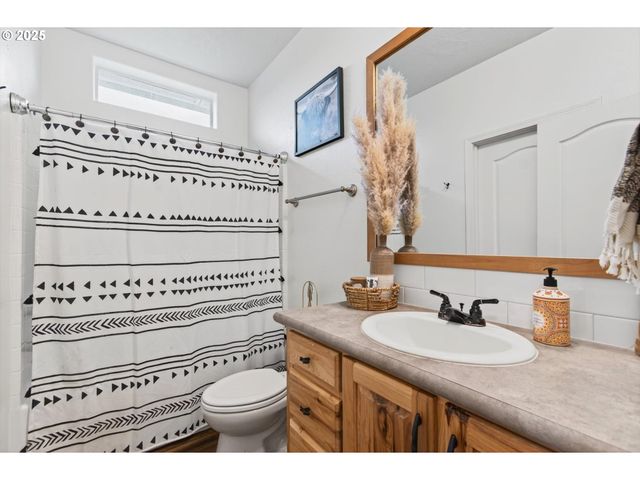 29 LITTLE ISLAND Ln, Cathlamet, WA 98612