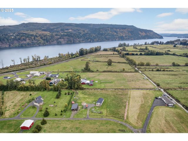 29 LITTLE ISLAND Ln, Cathlamet, WA 98612