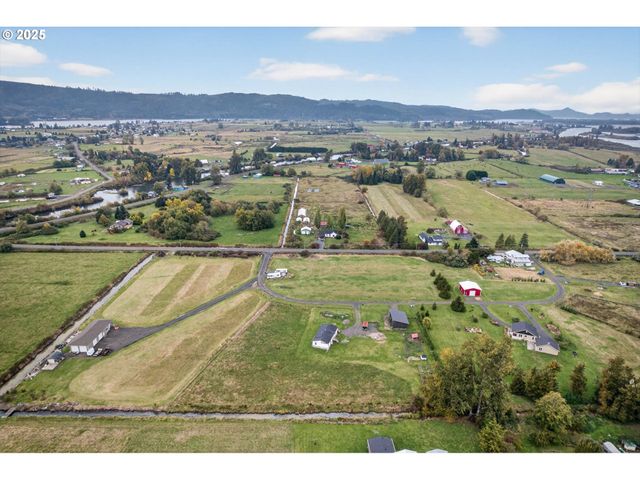 29 LITTLE ISLAND Ln, Cathlamet, WA 98612