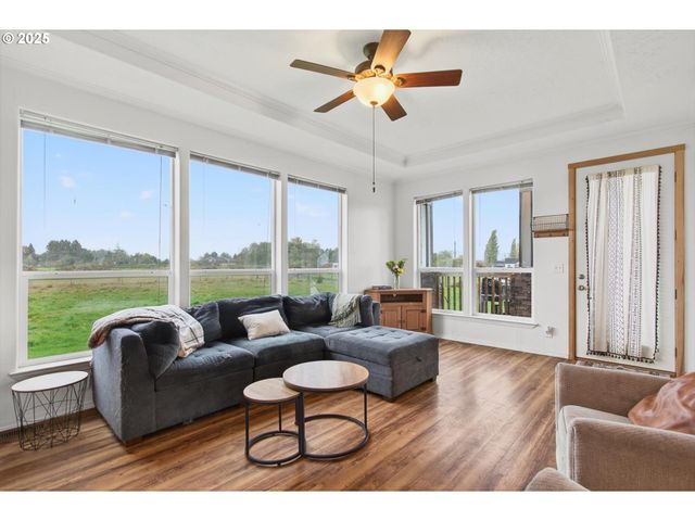 29 LITTLE ISLAND Ln, Cathlamet, WA 98612