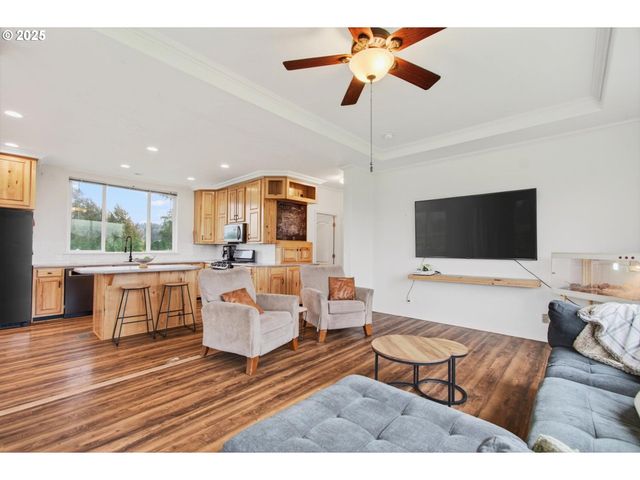 29 LITTLE ISLAND Ln, Cathlamet, WA 98612