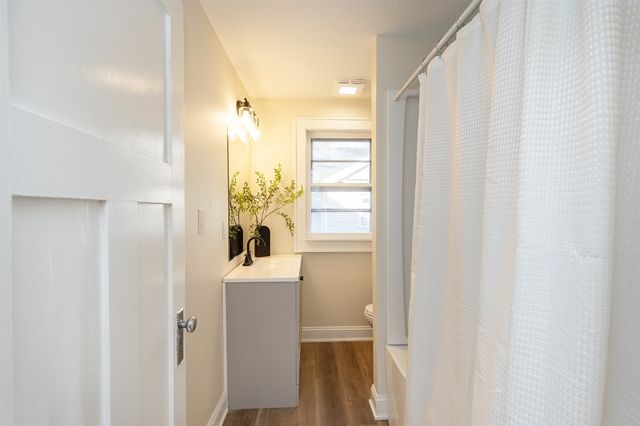 676 34th Street, Des Moines, IA 50312