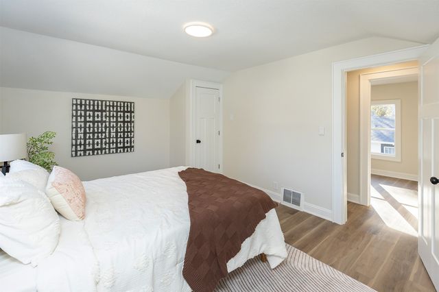 676 34th Street, Des Moines, IA 50312