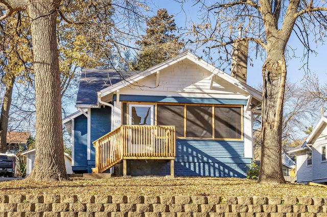 676 34th Street, Des Moines, IA 50312