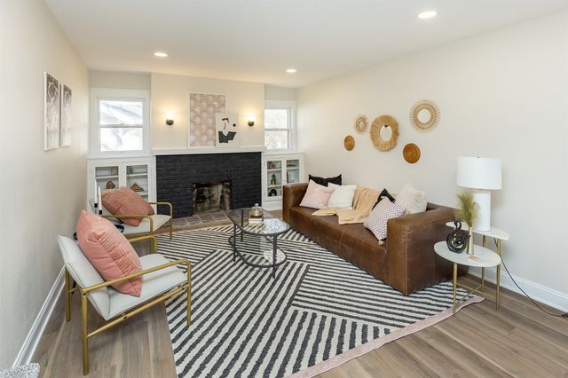 676 34th Street, Des Moines, IA 50312