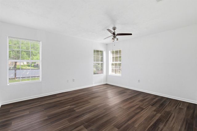 206 Oscar ST, Taylor, TX 76574