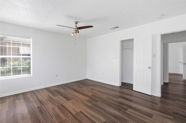206 Oscar ST, Taylor, TX 76574
