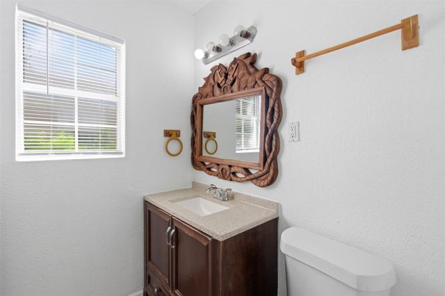 206 Oscar ST, Taylor, TX 76574