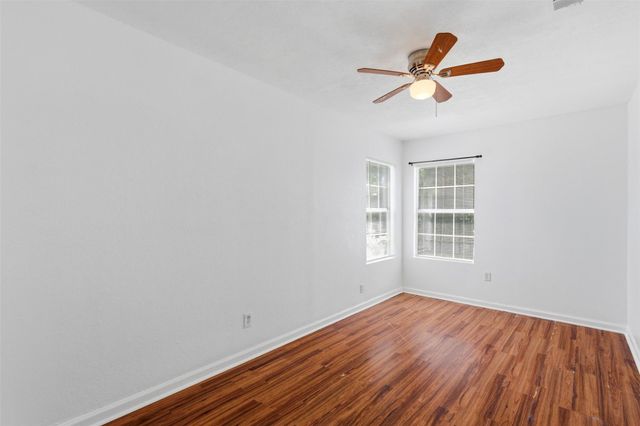 206 Oscar ST, Taylor, TX 76574
