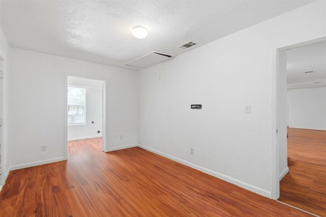 206 Oscar ST, Taylor, TX 76574