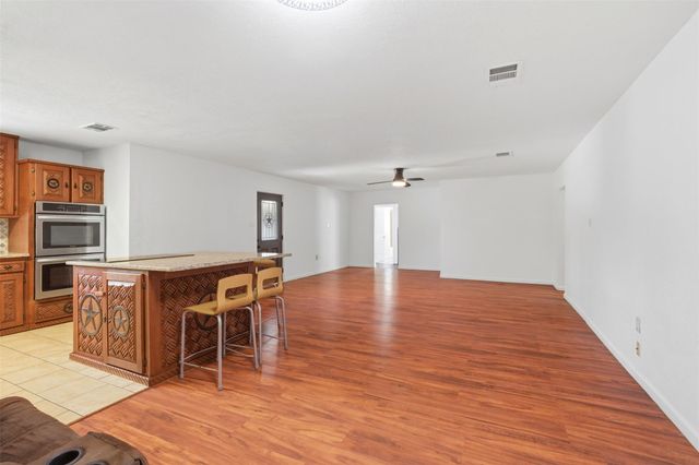 206 Oscar ST, Taylor, TX 76574