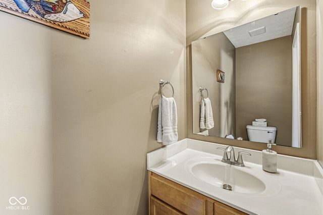 7825 Andaman Drive, Zionsville, IN 46077