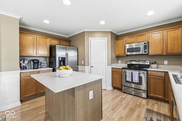 7825 Andaman Drive, Zionsville, IN 46077