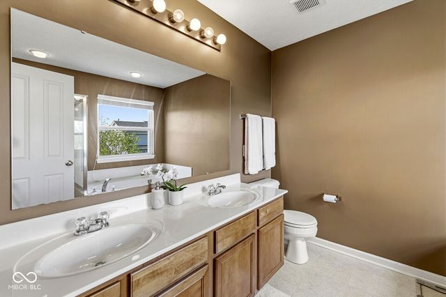 7825 Andaman Drive, Zionsville, IN 46077