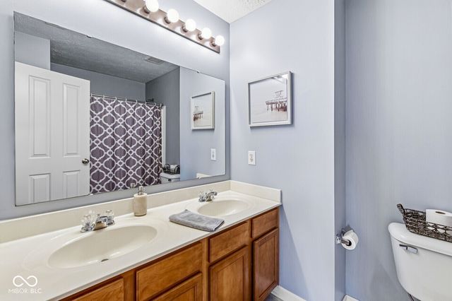 7825 Andaman Drive, Zionsville, IN 46077
