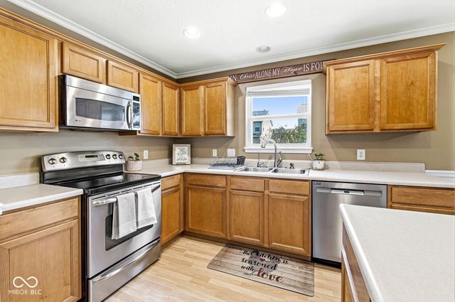 7825 Andaman Drive, Zionsville, IN 46077