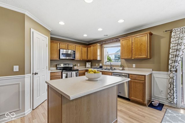 7825 Andaman Drive, Zionsville, IN 46077