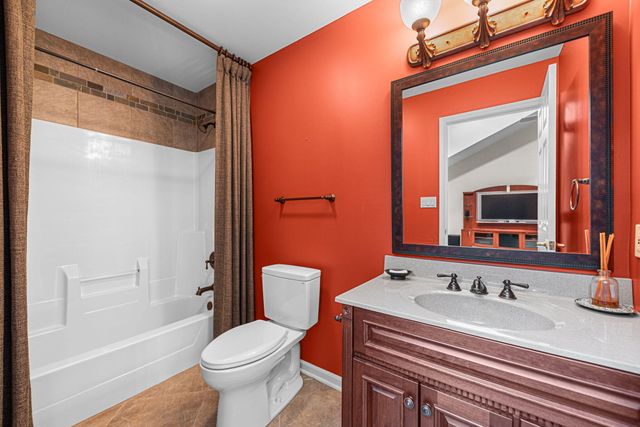 514 Pinehurst Lane, Schererville, IN 46375