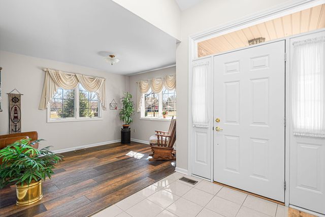 514 Pinehurst Lane, Schererville, IN 46375